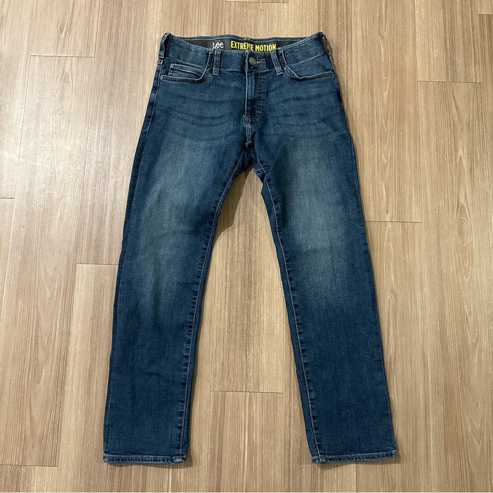 EUC Lee Extreme Motion Slim Straight Leg Jeans